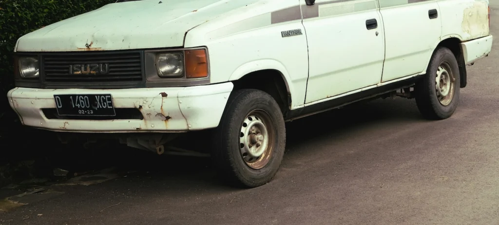 A photo of a used van's exterior.