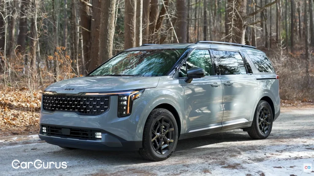 A photo of 2025 Kia Carnival.