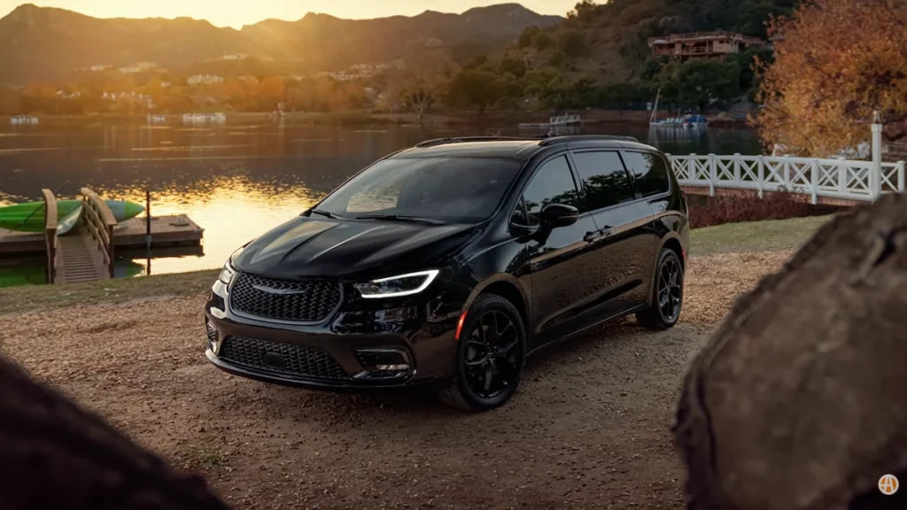 A photo of a 2025 Chrysler Pacifica.